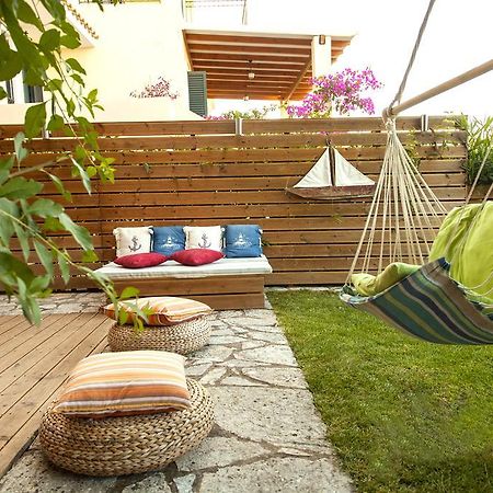 Apartment In Villa Rosebud Nikiana Exterior photo