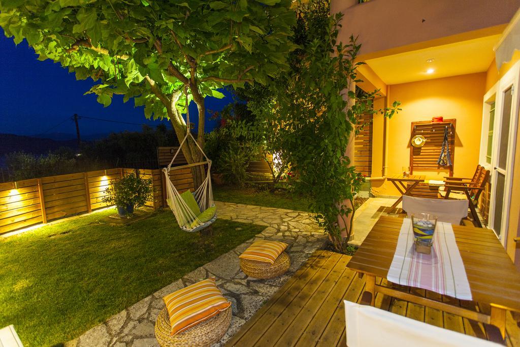 Apartment In Villa Rosebud Nikiana Exterior photo