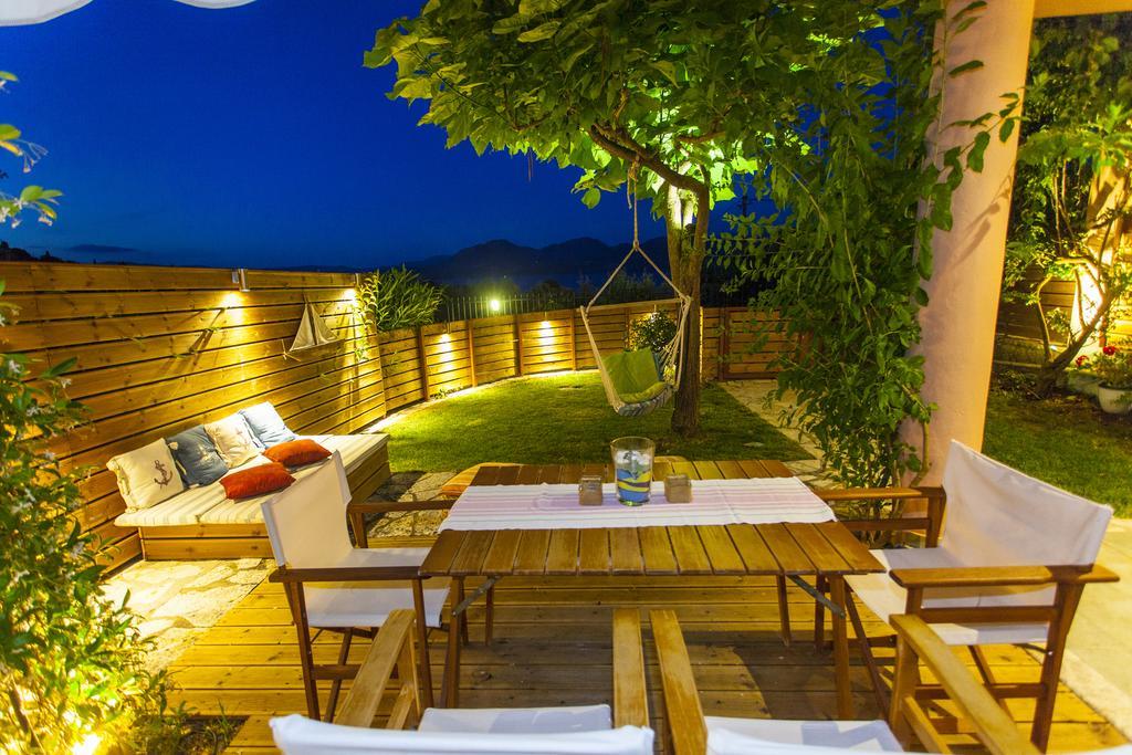 Apartment In Villa Rosebud Nikiana Exterior photo