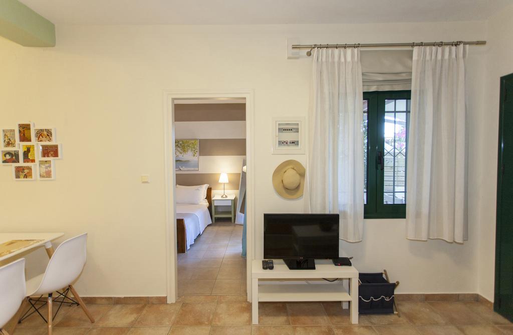 Apartment In Villa Rosebud Nikiana Exterior photo