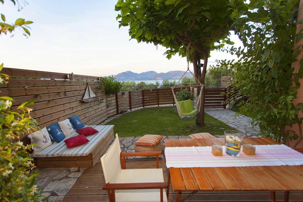 Apartment In Villa Rosebud Nikiana Exterior photo