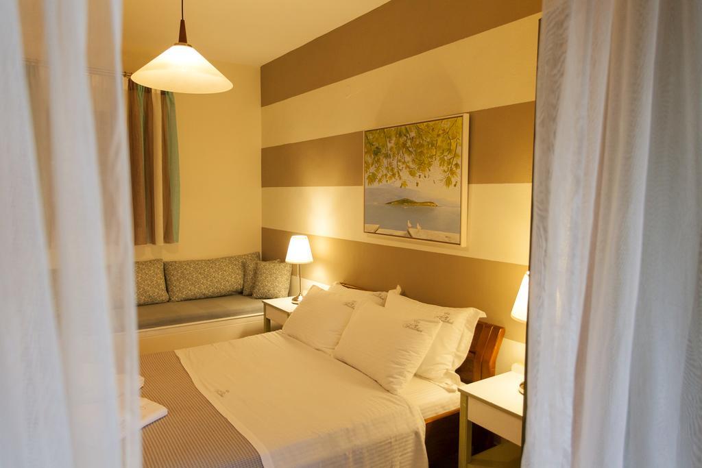 Apartment In Villa Rosebud Nikiana Exterior photo